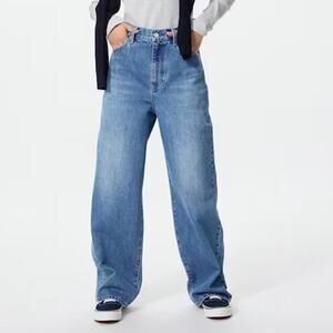 Uniqlo Straight Leg Medium Wash Jeans Size 25x31